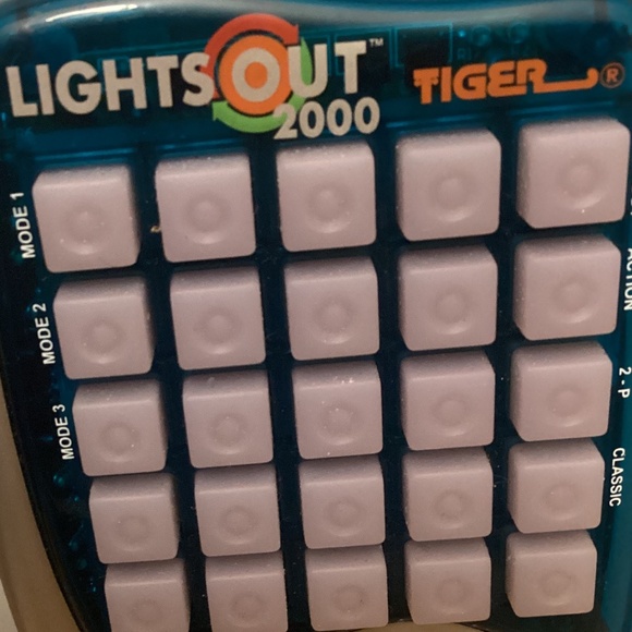 Tiger Lights Out 2000 Handheld Console - Blue and Silver - Picture 2 of 9